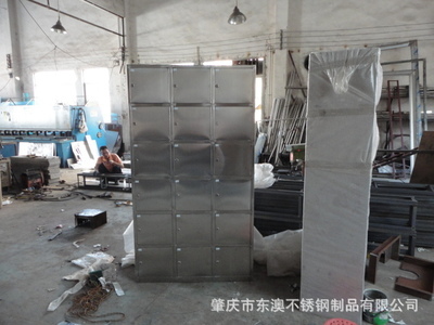 “東澳”牌十八門不銹鋼更衣柜 水箱創(chuàng)新設(shè)計(jì)引領(lǐng)環(huán)保與安全新風(fēng)尚